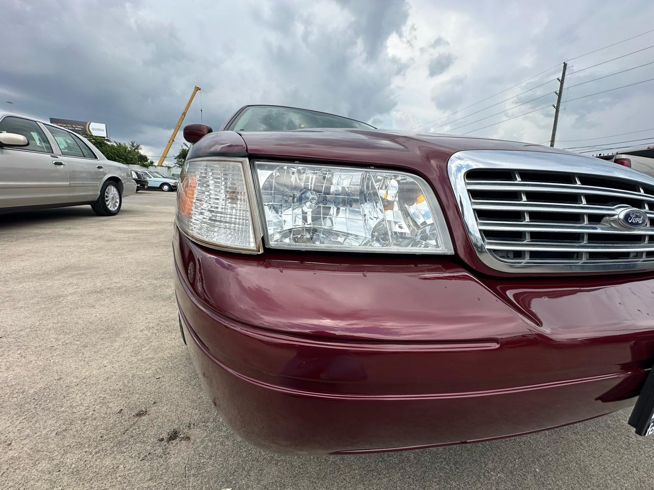 Ford Crown Victoria LX 2011