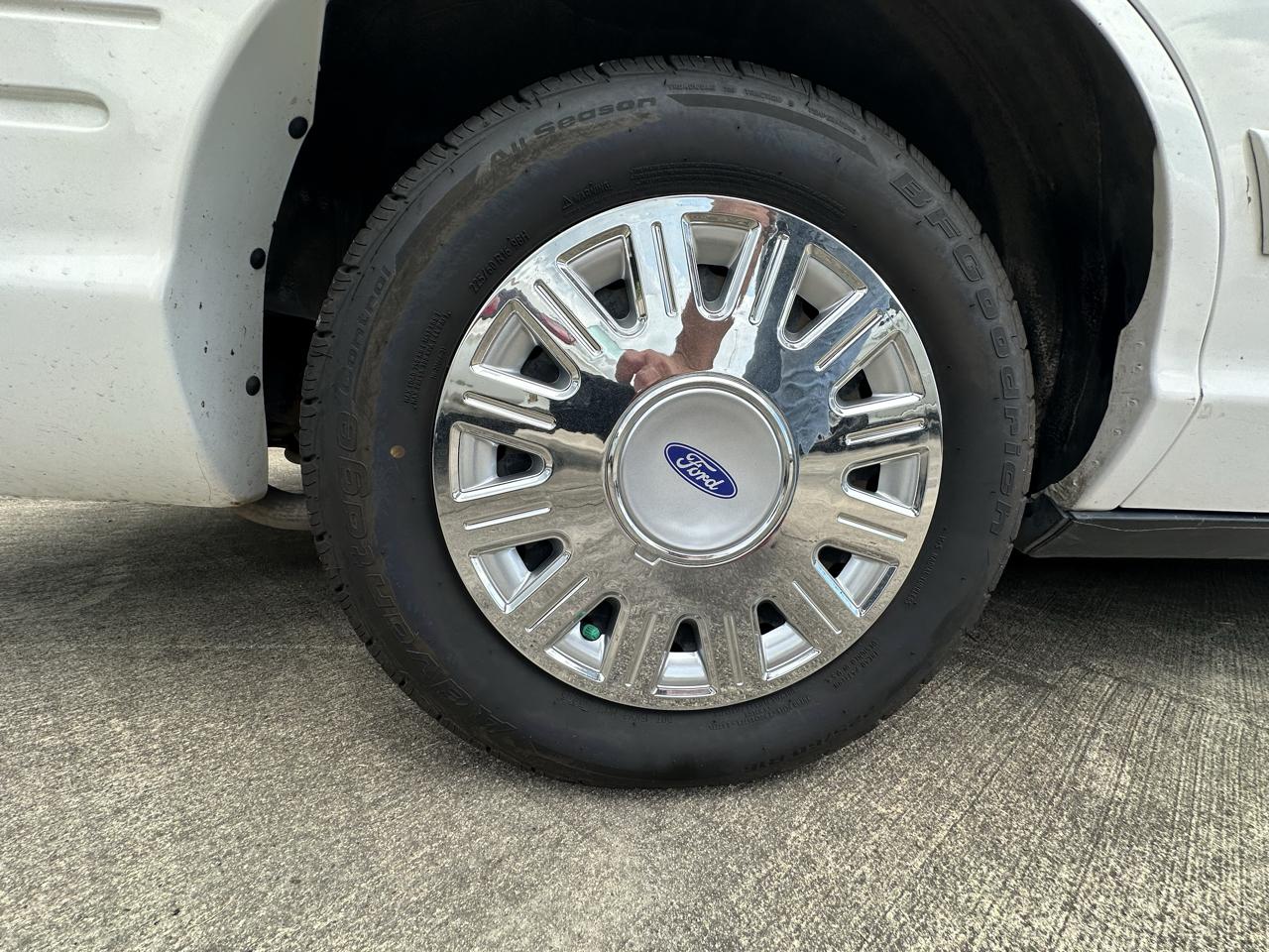 Ford Crown Victoria Standard 2006