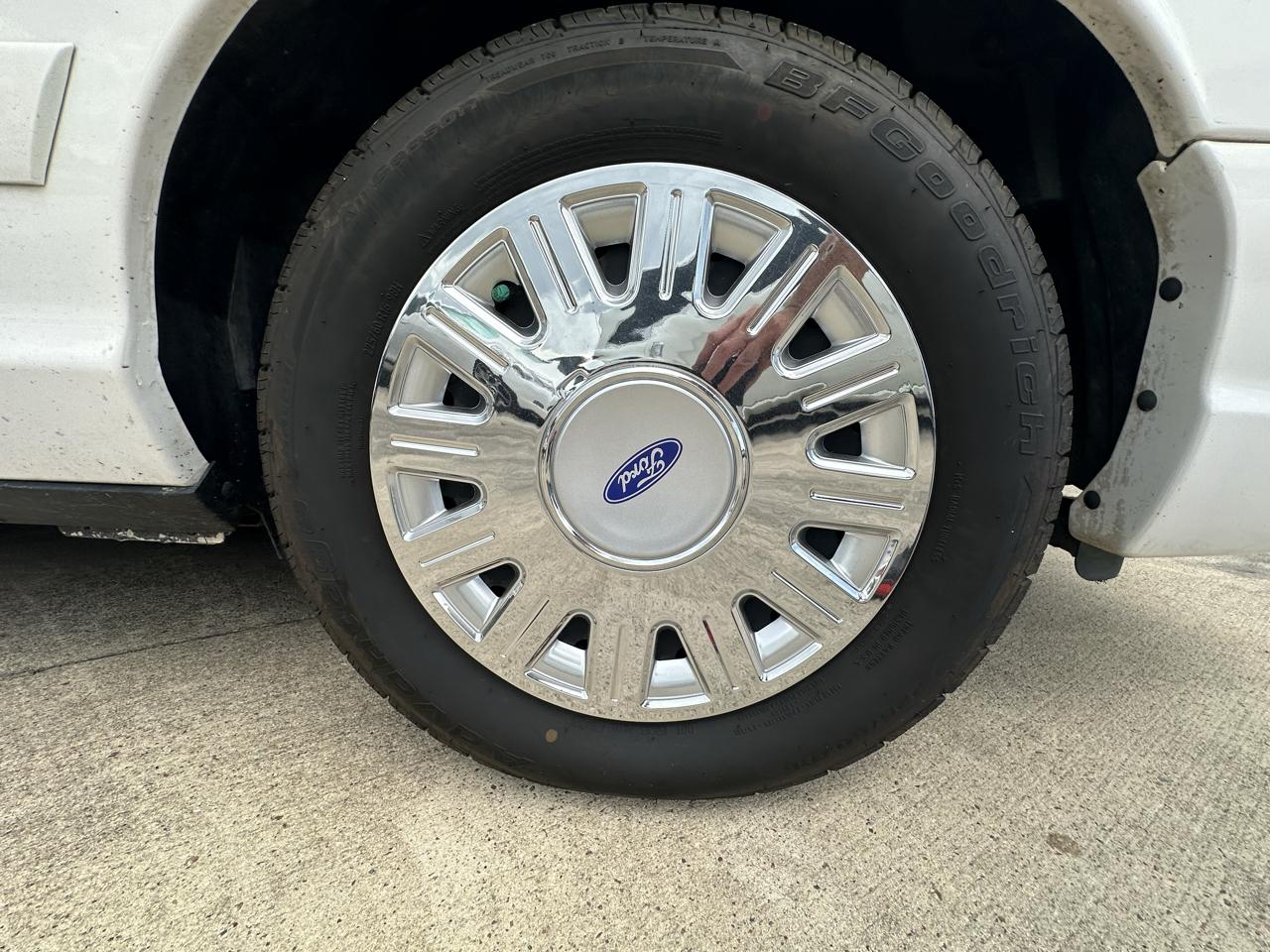 Ford Crown Victoria Standard 2006