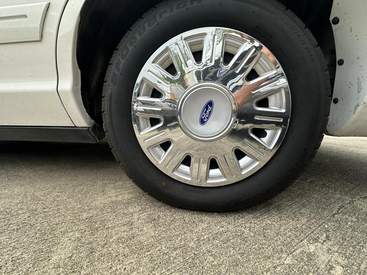 Ford Crown Victoria Standard 2006
