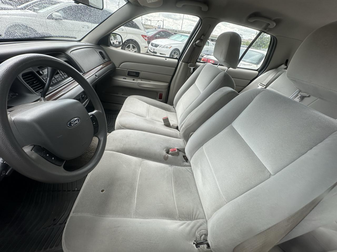 Ford Crown Victoria Standard 2006