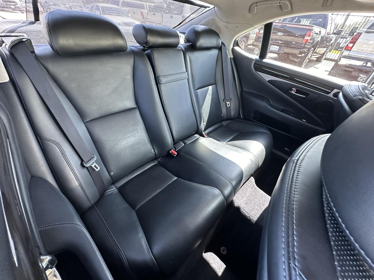 Lexus LS 460 Luxury Sedan 2013