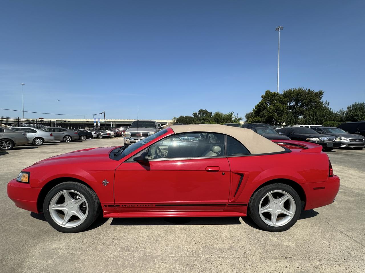 Ford Mustang GT convertible 1999
