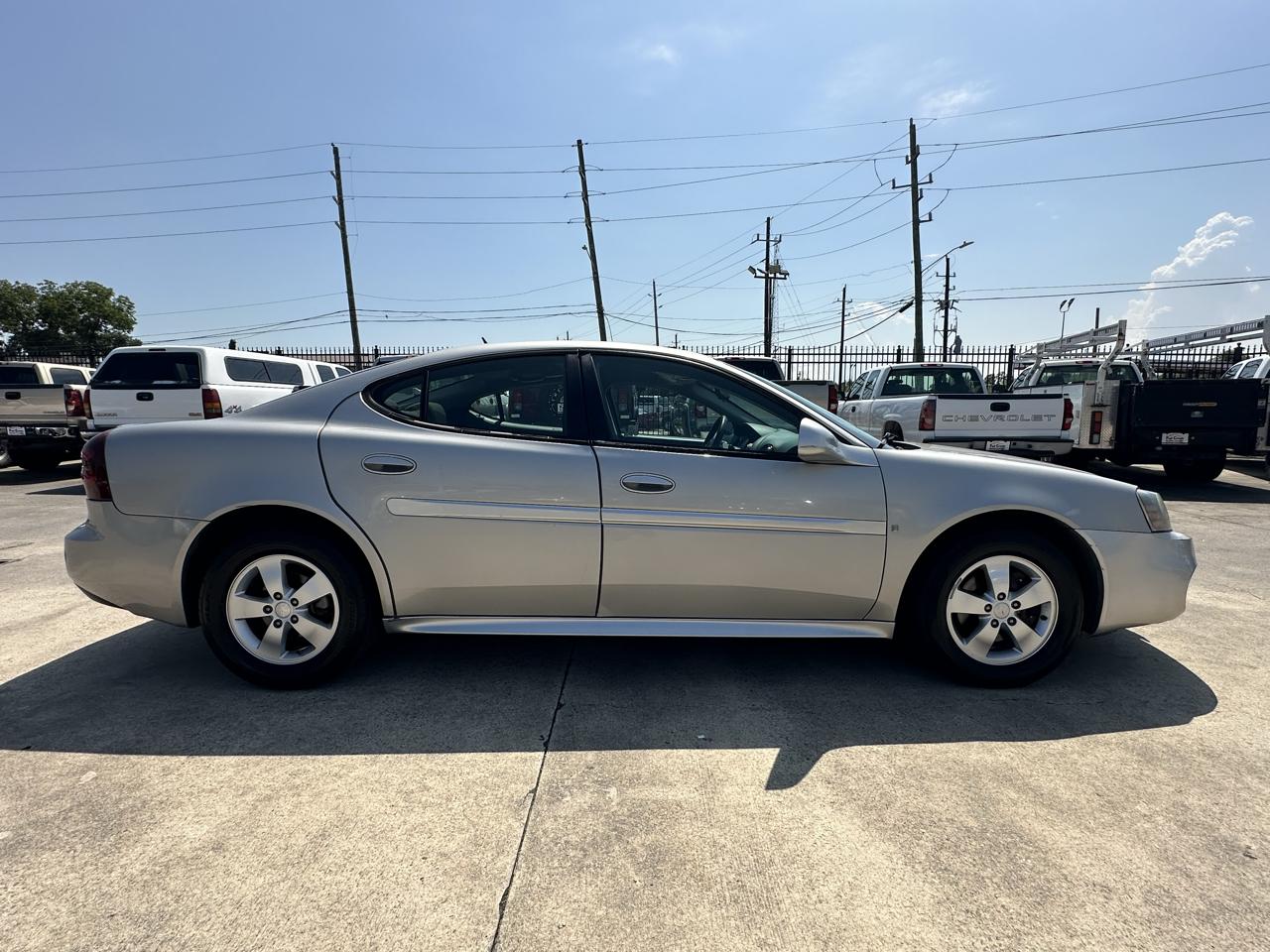 Pontiac Grand Prix Sedan 2007