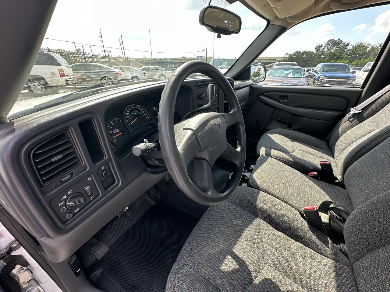 Chevrolet Silverado 1500 Reg. Cab Short Bed 2WD 2005