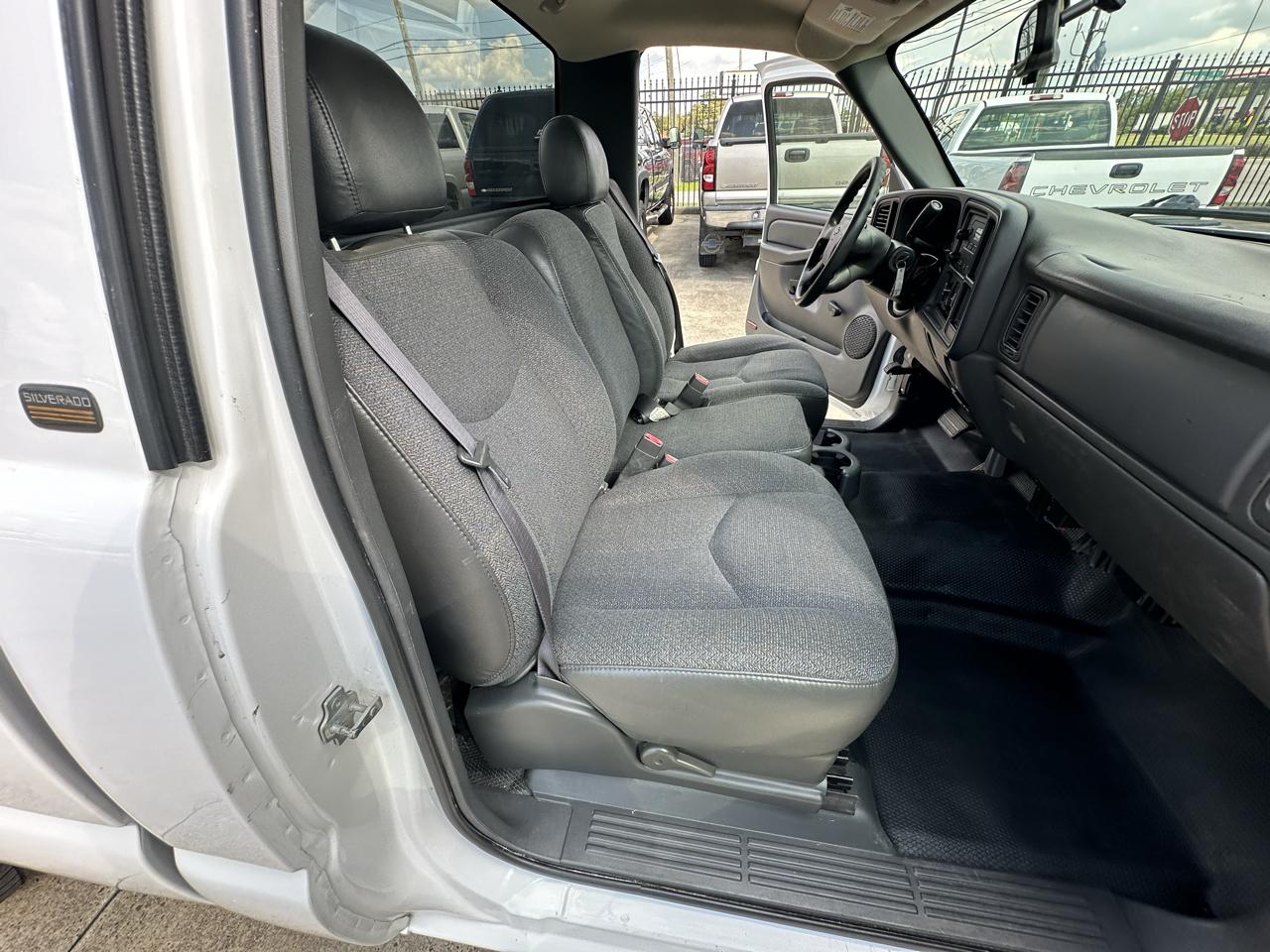 Chevrolet Silverado 1500 Reg. Cab Short Bed 2WD 2005