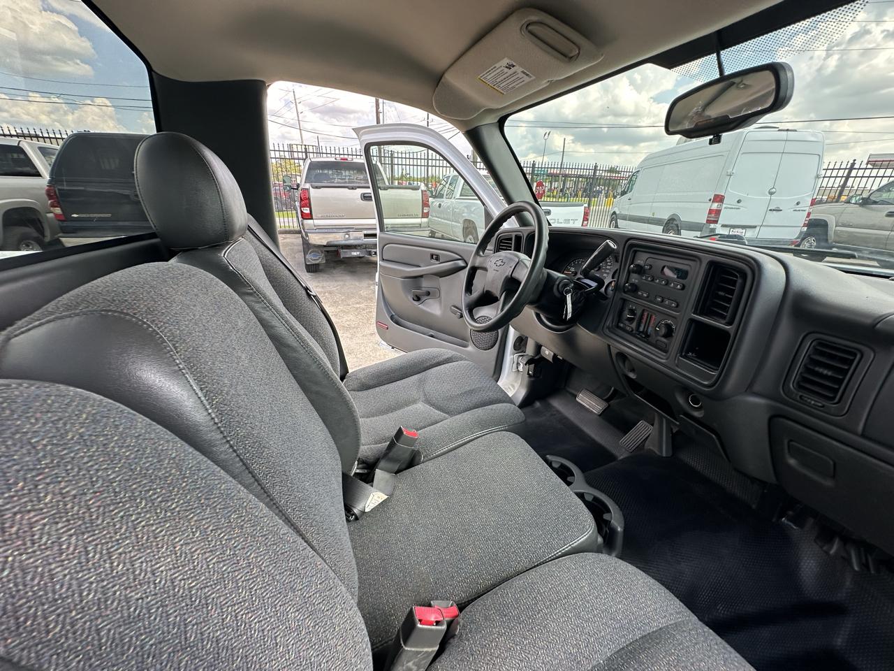 Chevrolet Silverado 1500 Reg. Cab Short Bed 2WD 2005