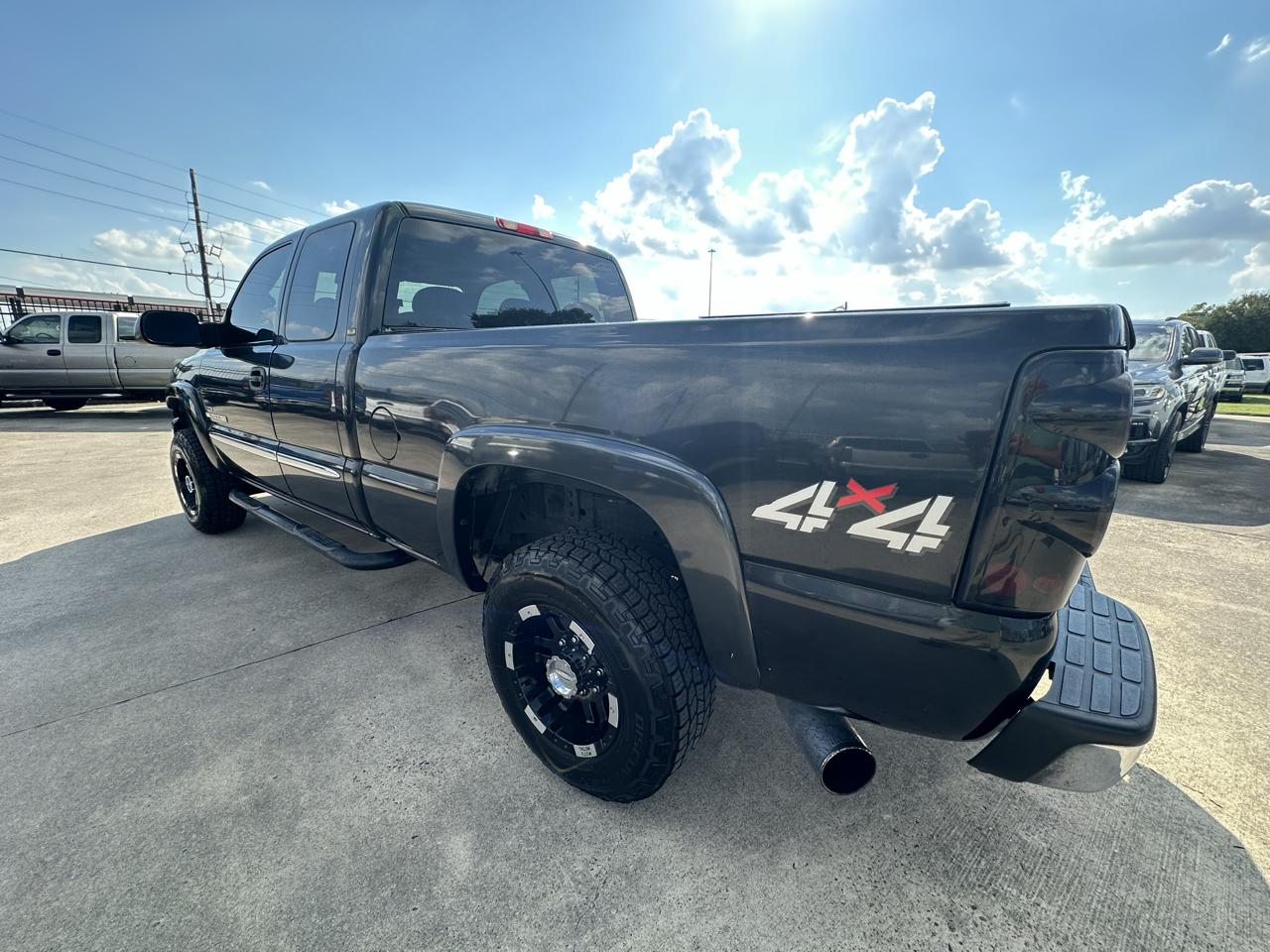 GMC Sierra 2500HD SLE Ext. Cab Short Bed 4WD 2005
