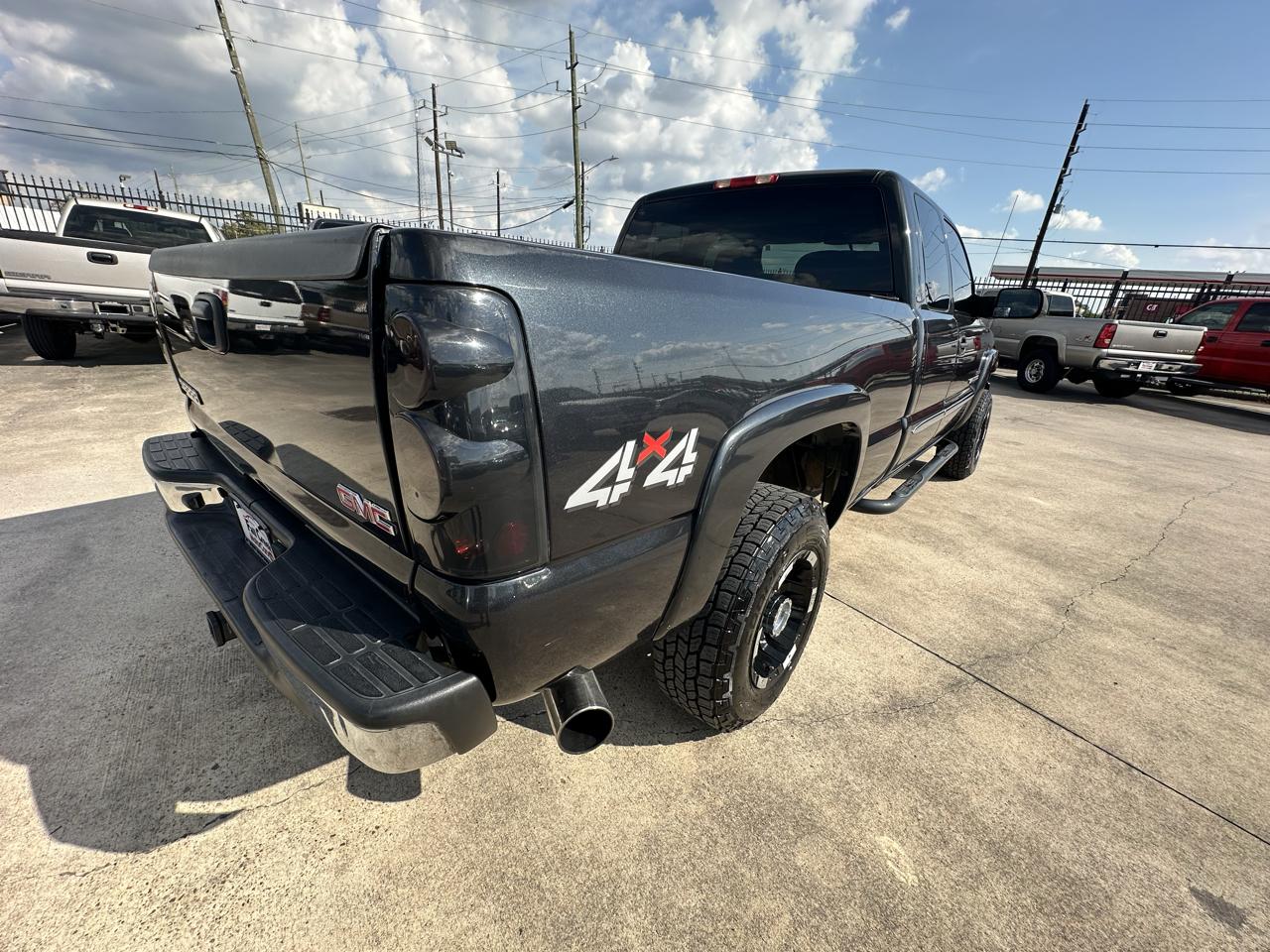 GMC Sierra 2500HD SLE Ext. Cab Short Bed 4WD 2005