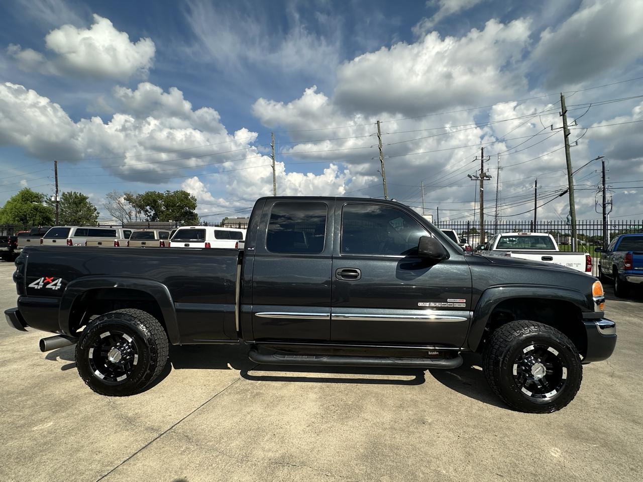 GMC Sierra 2500HD SLE Ext. Cab Short Bed 4WD 2005