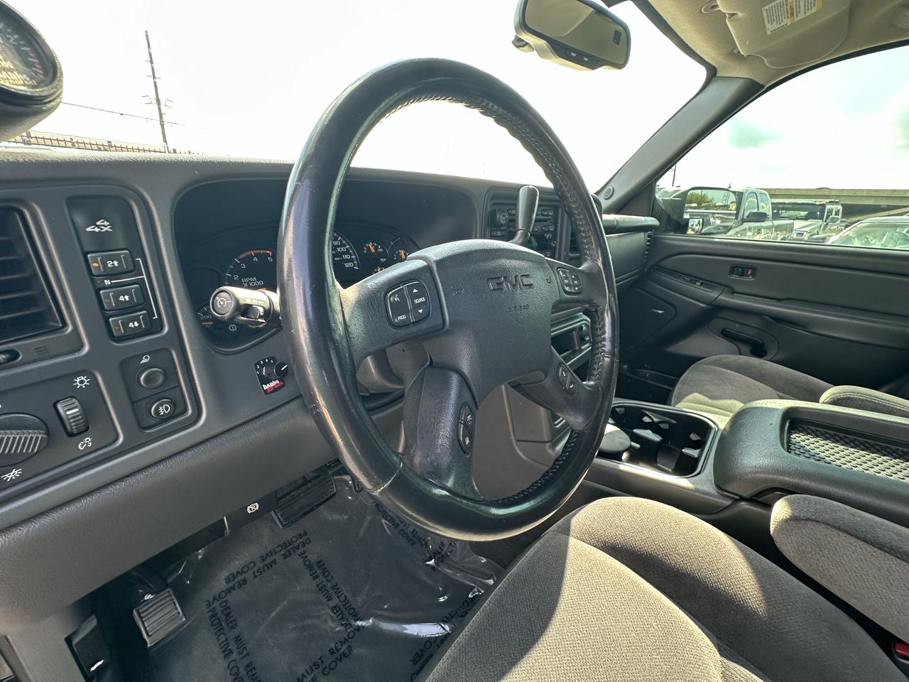 GMC Sierra 2500HD SLE Ext. Cab Short Bed 4WD 2005