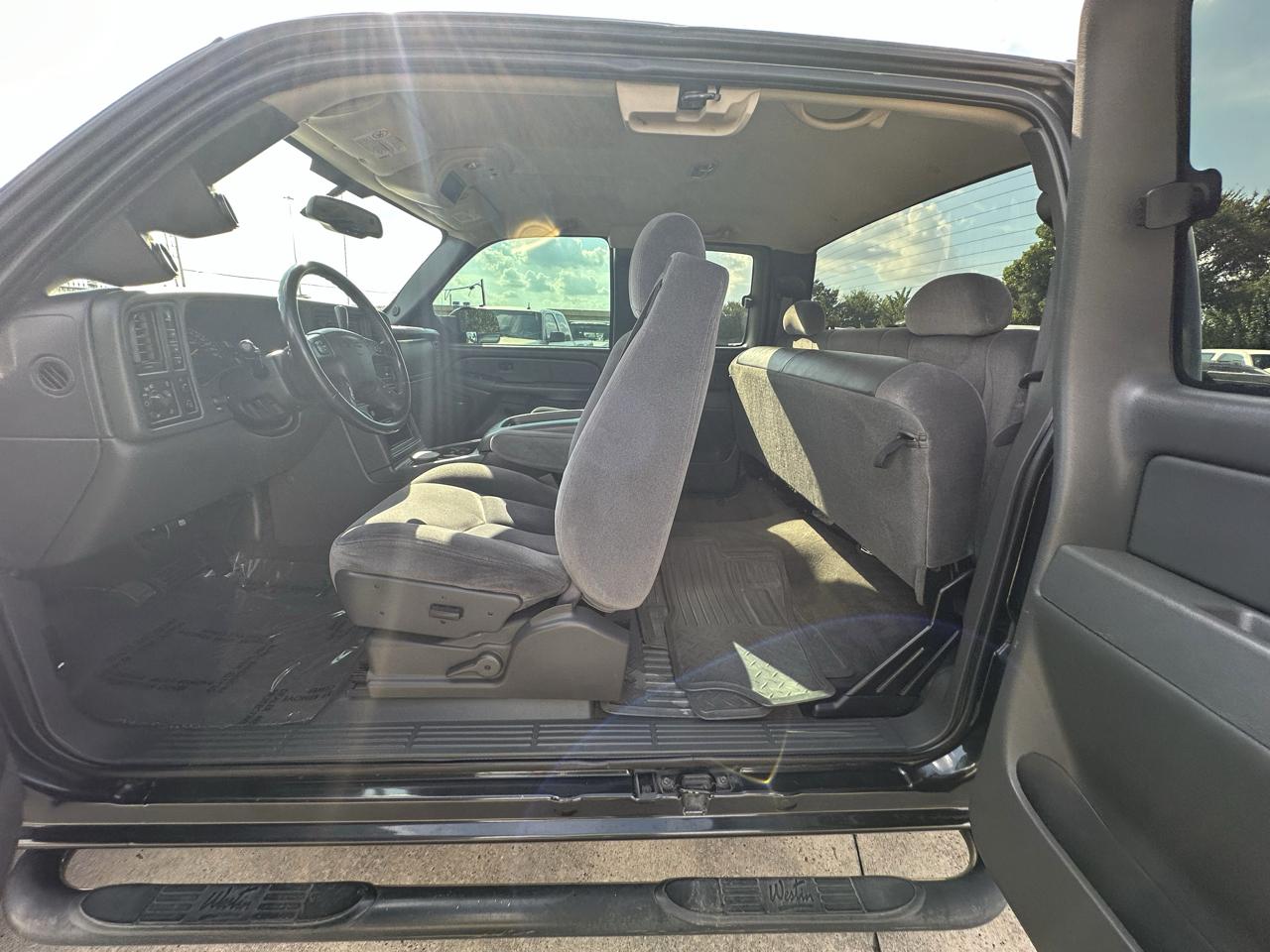 GMC Sierra 2500HD SLE Ext. Cab Short Bed 4WD 2005