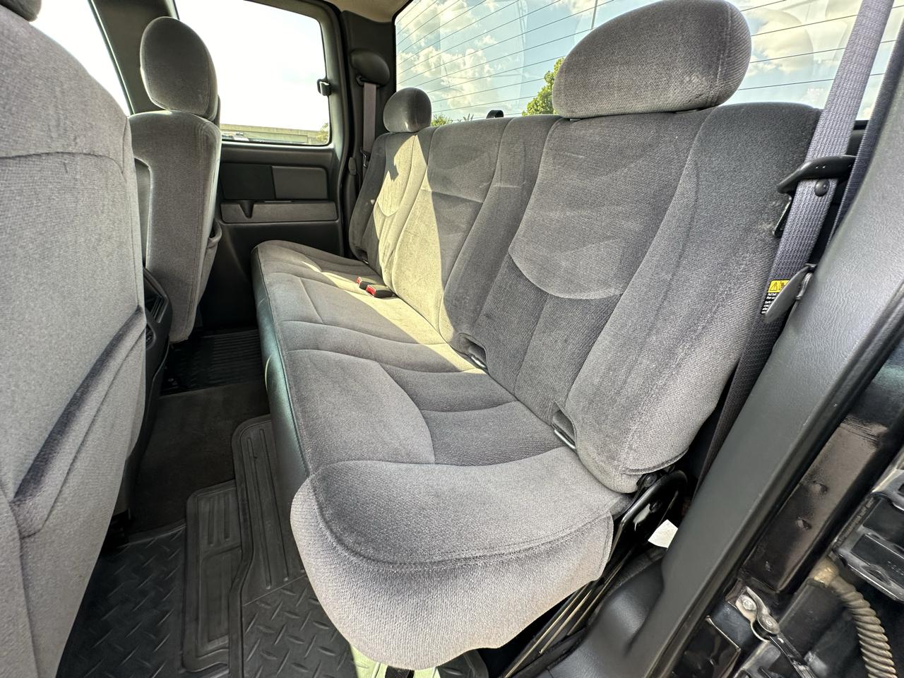 GMC Sierra 2500HD SLE Ext. Cab Short Bed 4WD 2005