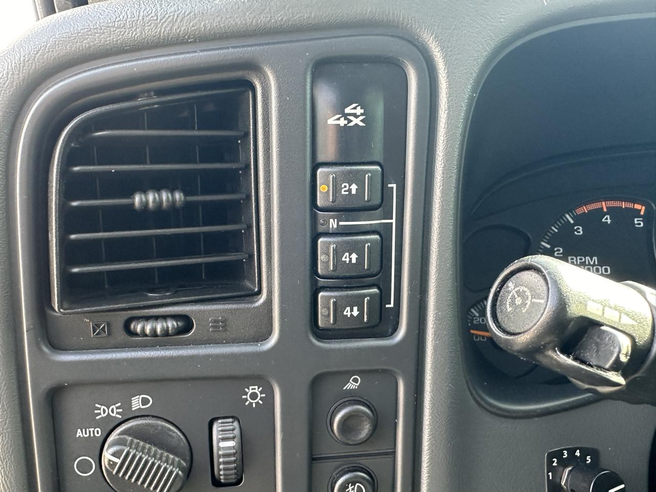 GMC Sierra 2500HD SLE Ext. Cab Short Bed 4WD 2005