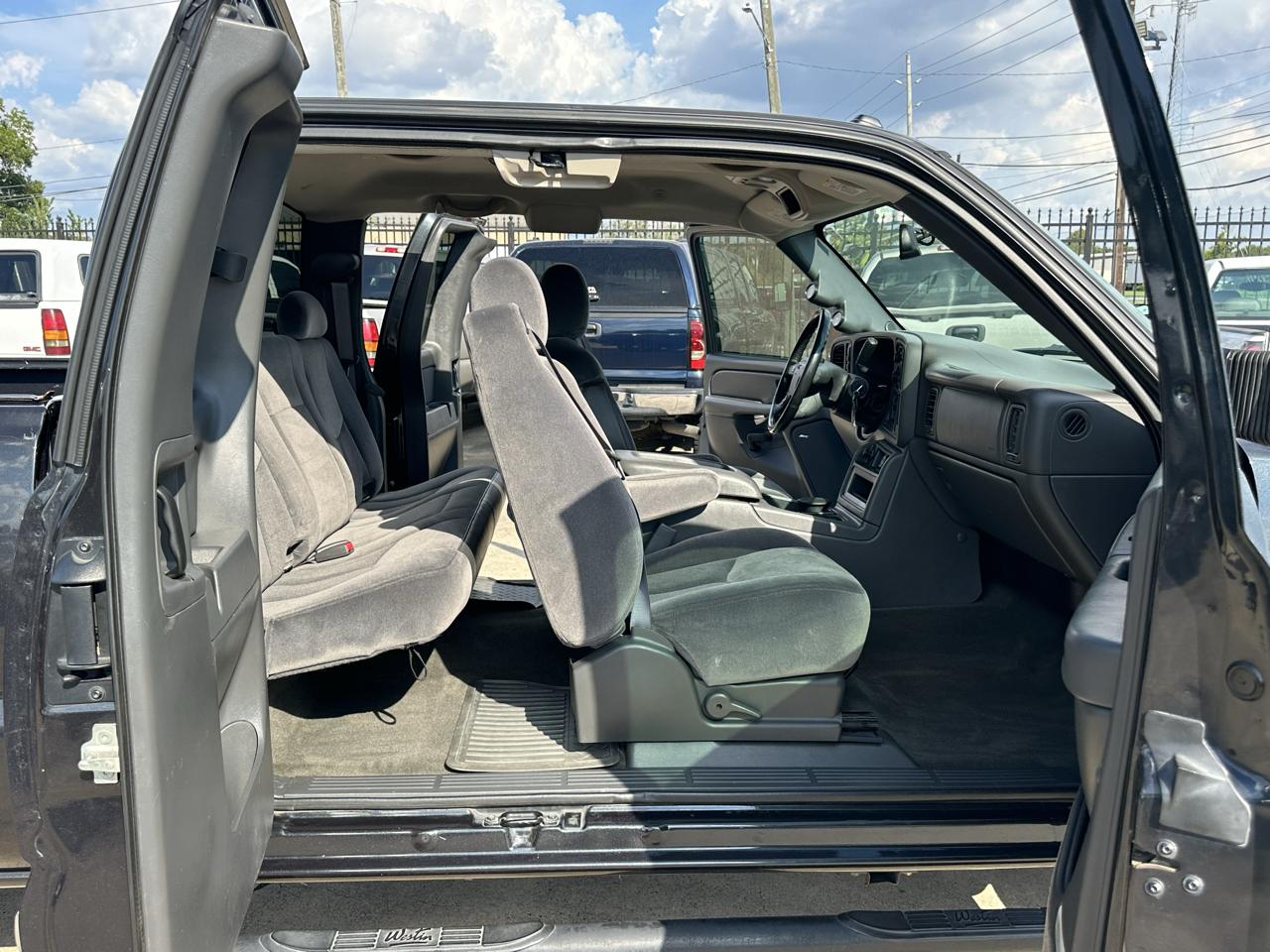 GMC Sierra 2500HD SLE Ext. Cab Short Bed 4WD 2005