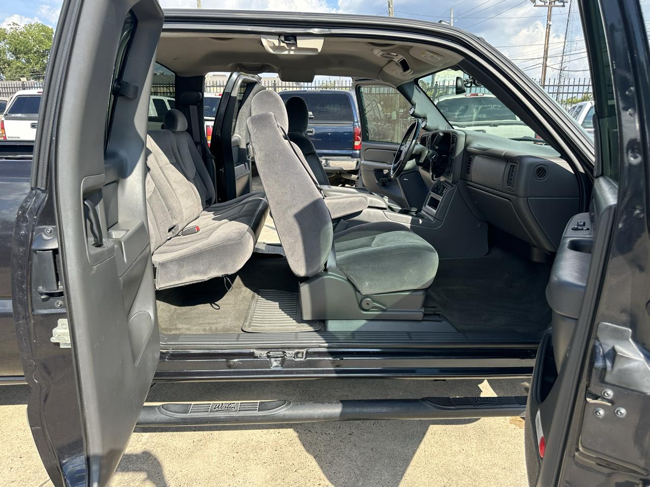 GMC Sierra 2500HD SLE Ext. Cab Short Bed 4WD 2005