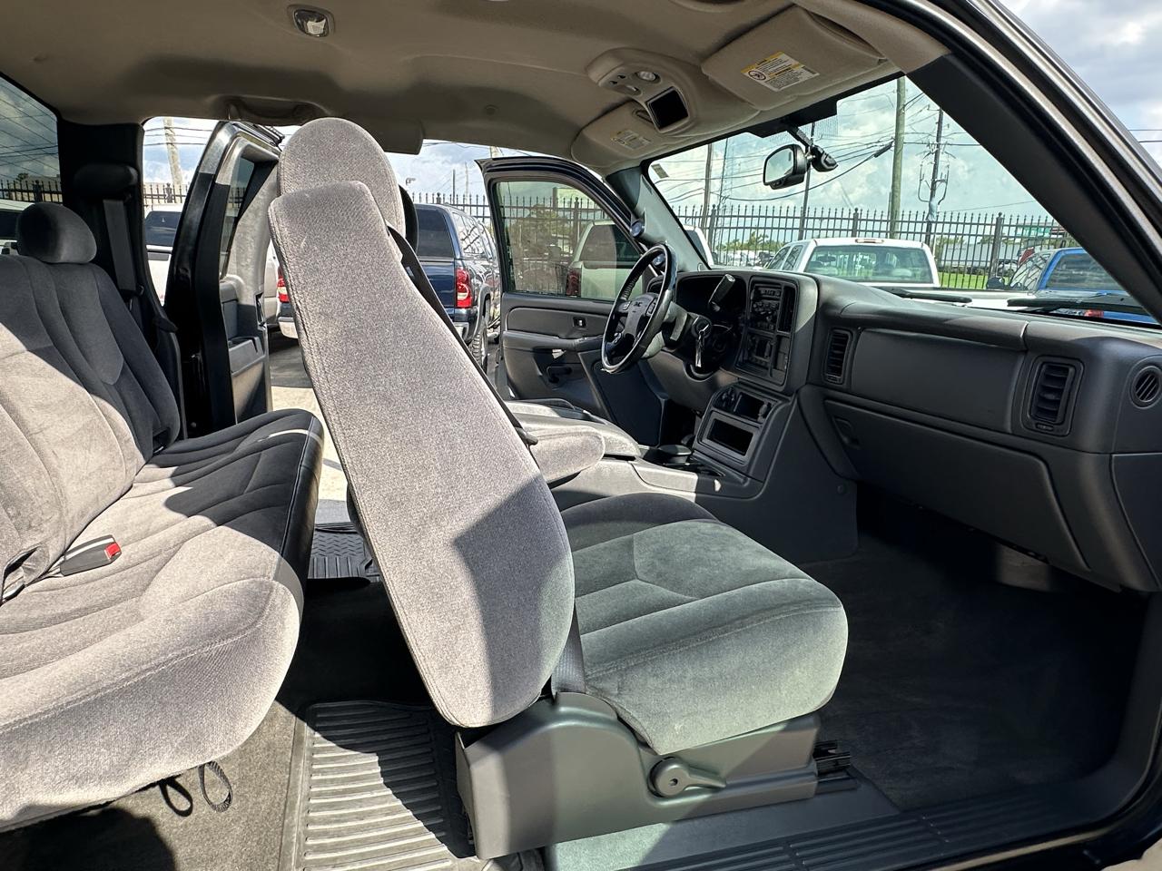 GMC Sierra 2500HD SLE Ext. Cab Short Bed 4WD 2005