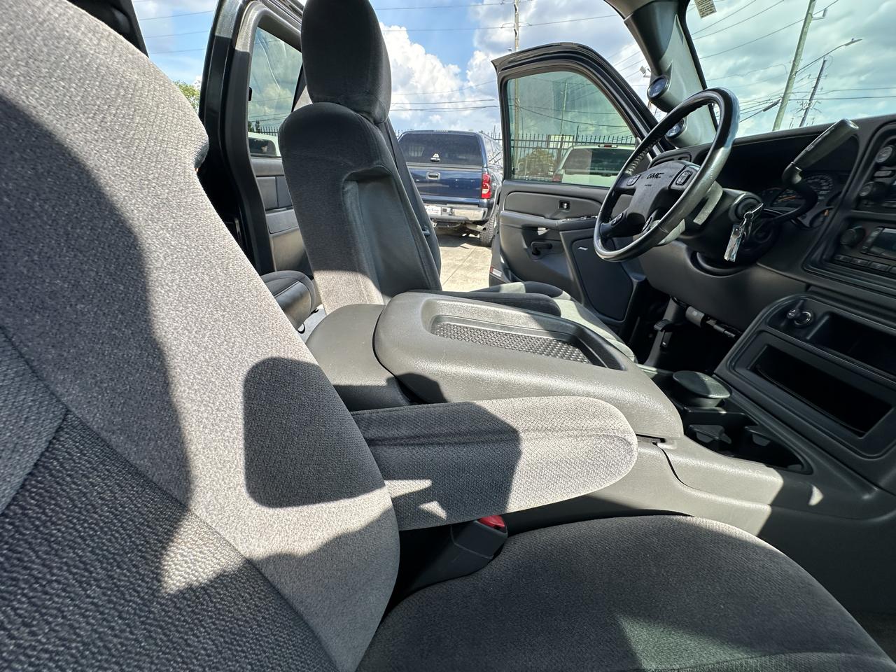 GMC Sierra 2500HD SLE Ext. Cab Short Bed 4WD 2005
