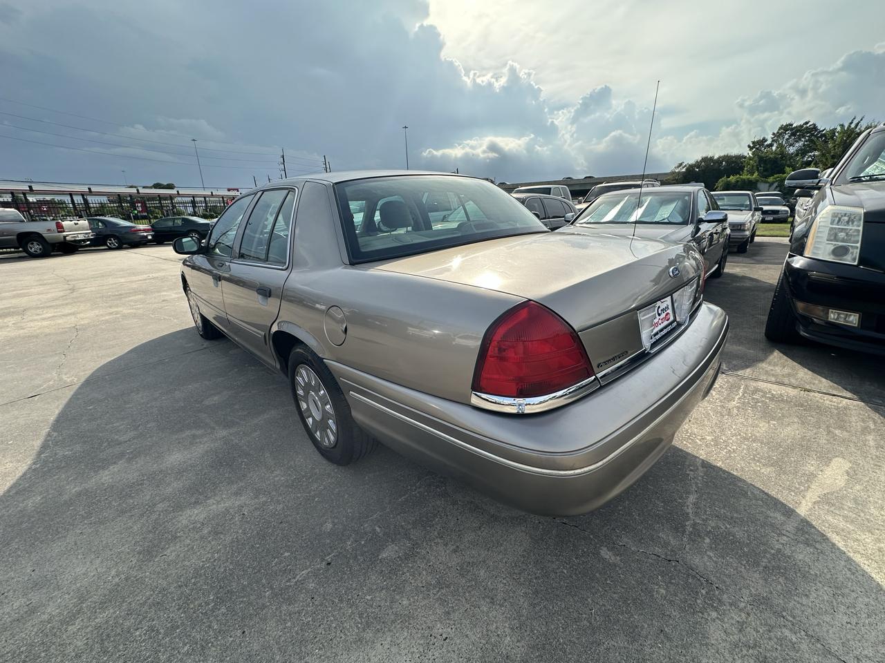 Ford Crown Victoria 4dr Sedan 2005
