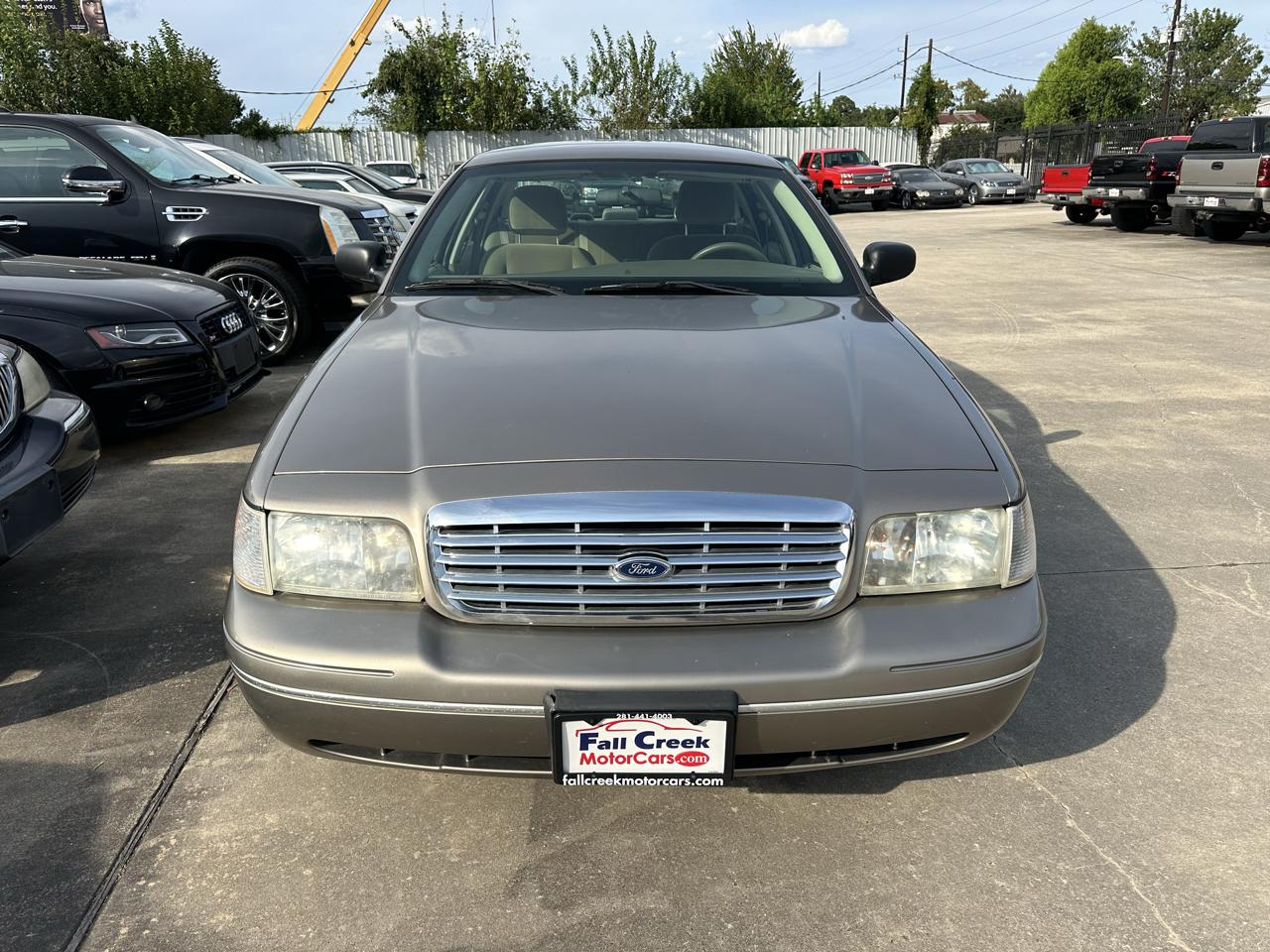 Ford Crown Victoria 4dr Sedan 2005