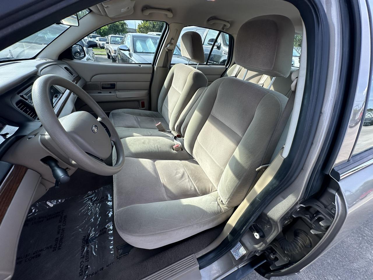 Ford Crown Victoria 4dr Sedan 2005