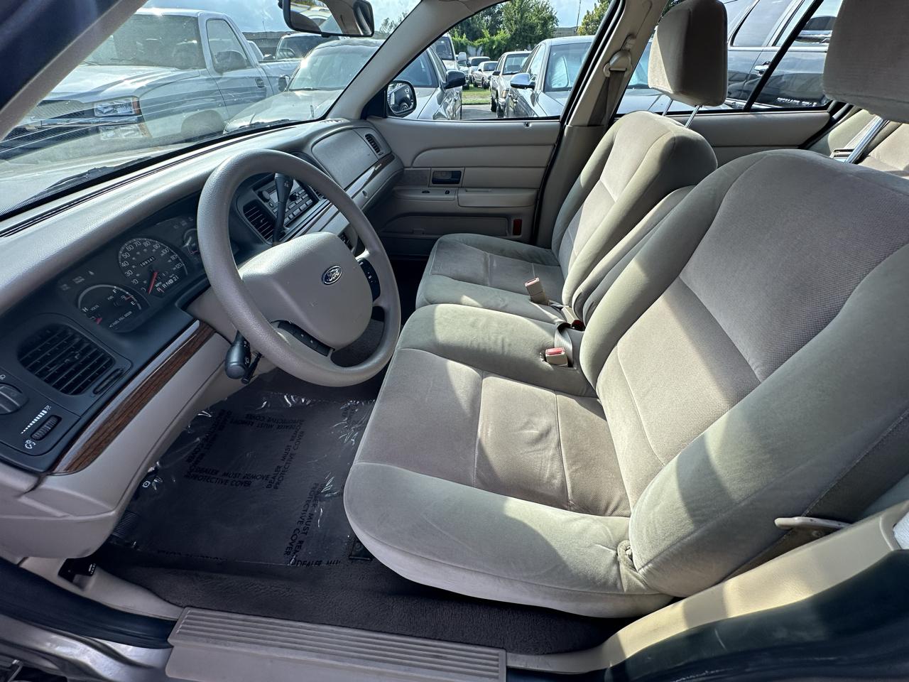 Ford Crown Victoria 4dr Sedan 2005