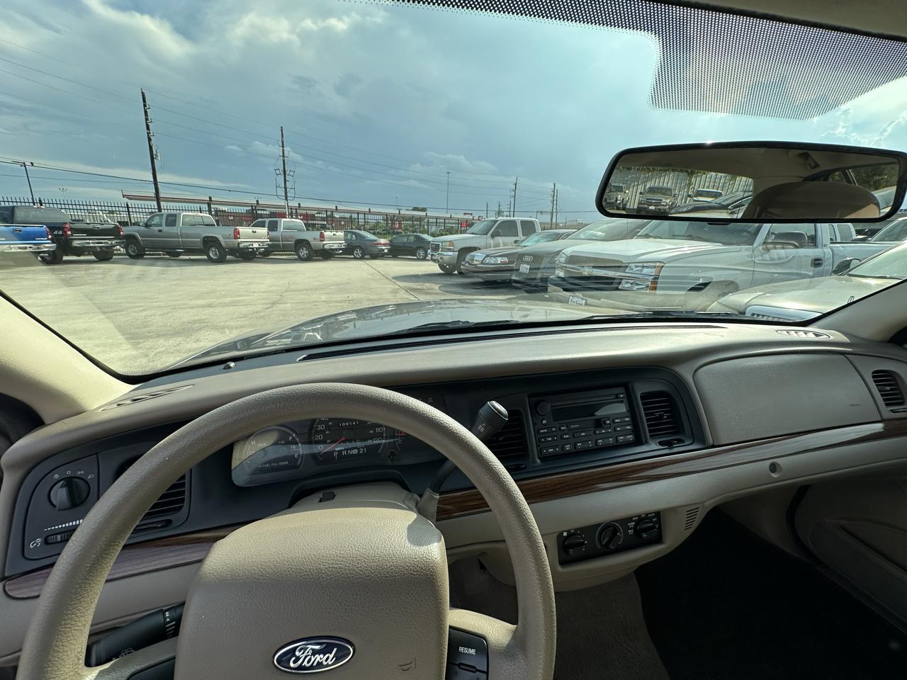 Ford Crown Victoria 4dr Sedan 2005
