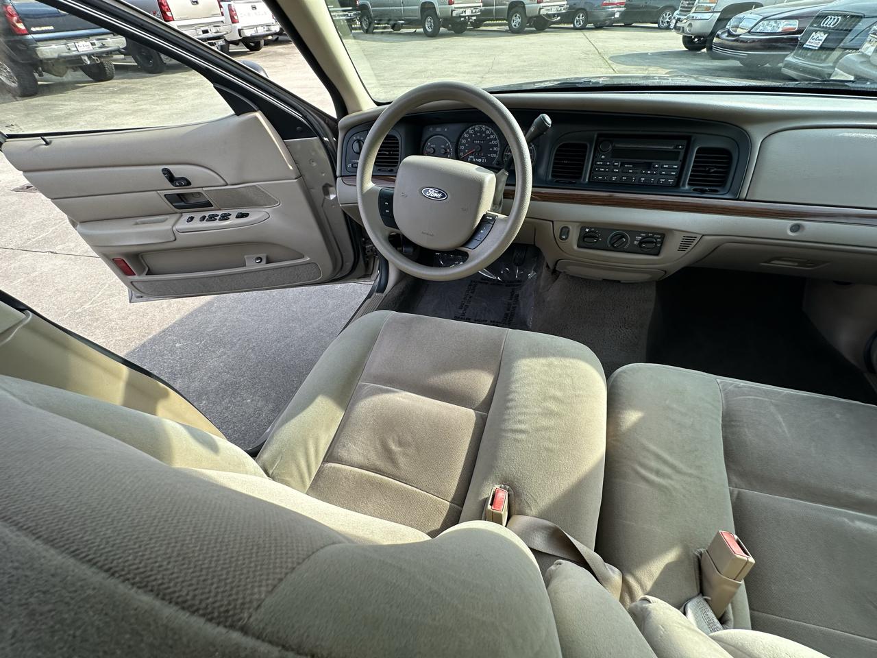 Ford Crown Victoria 4dr Sedan 2005