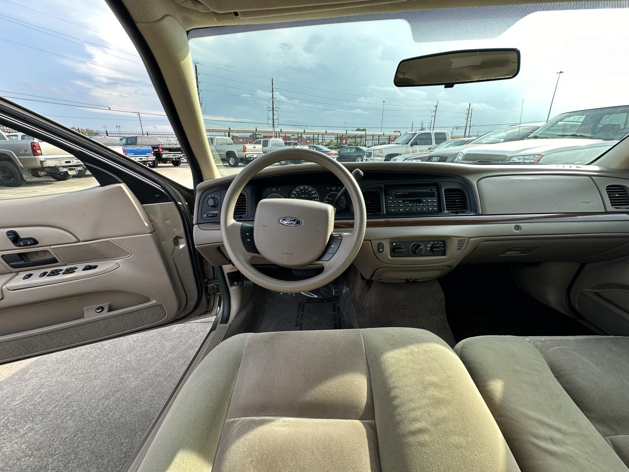 Ford Crown Victoria 4dr Sedan 2005