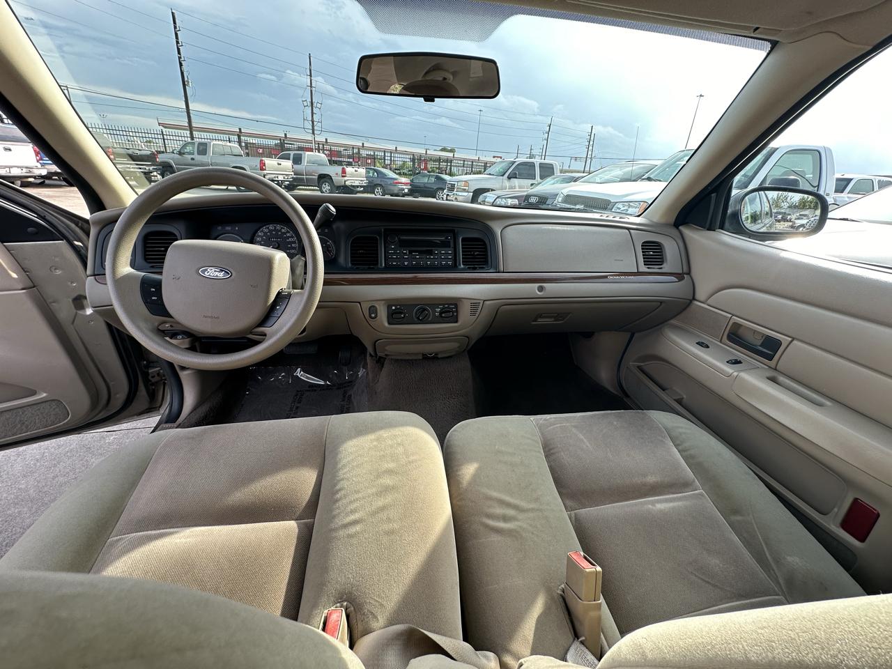 Ford Crown Victoria 4dr Sedan 2005