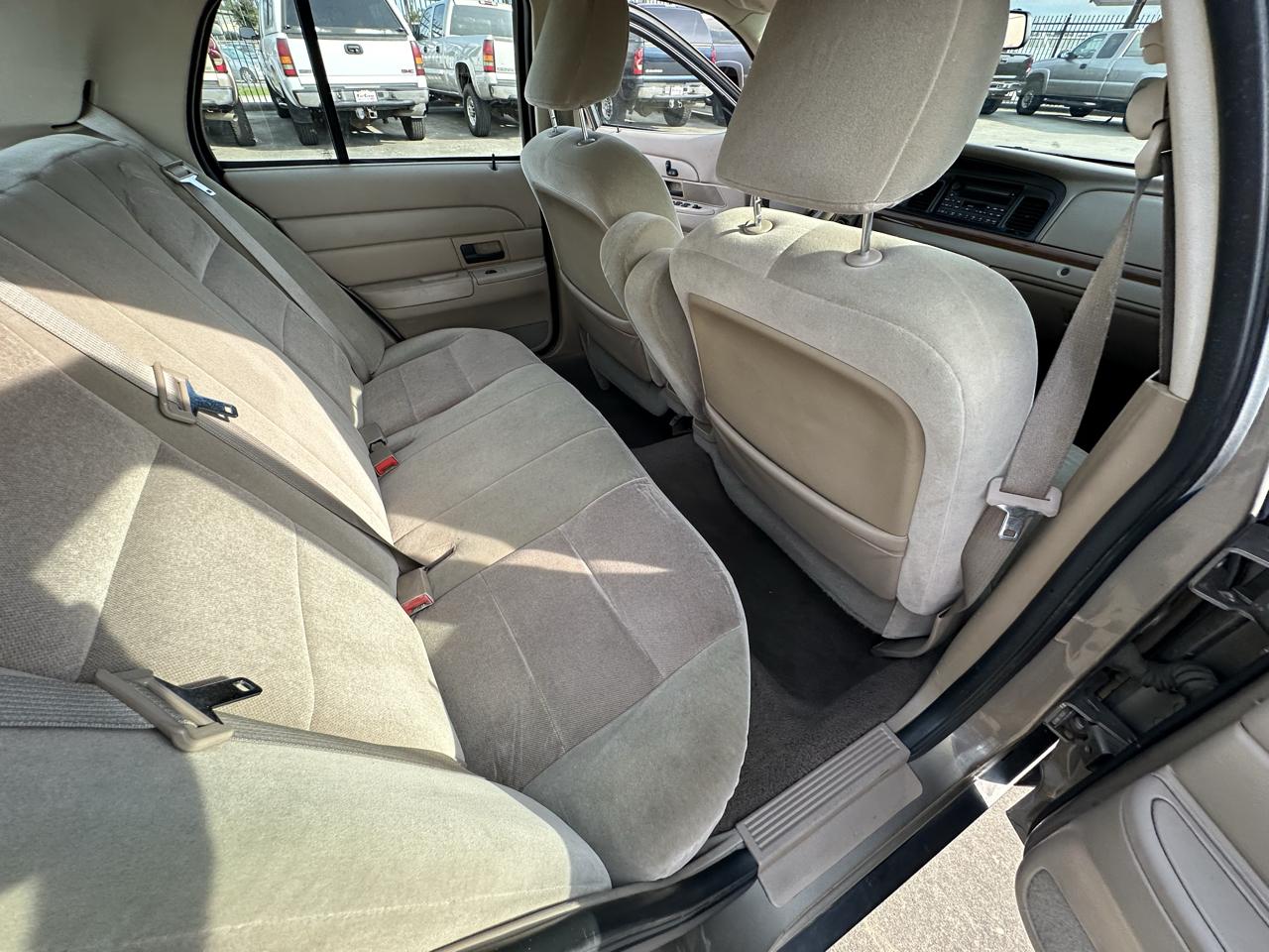 Ford Crown Victoria 4dr Sedan 2005
