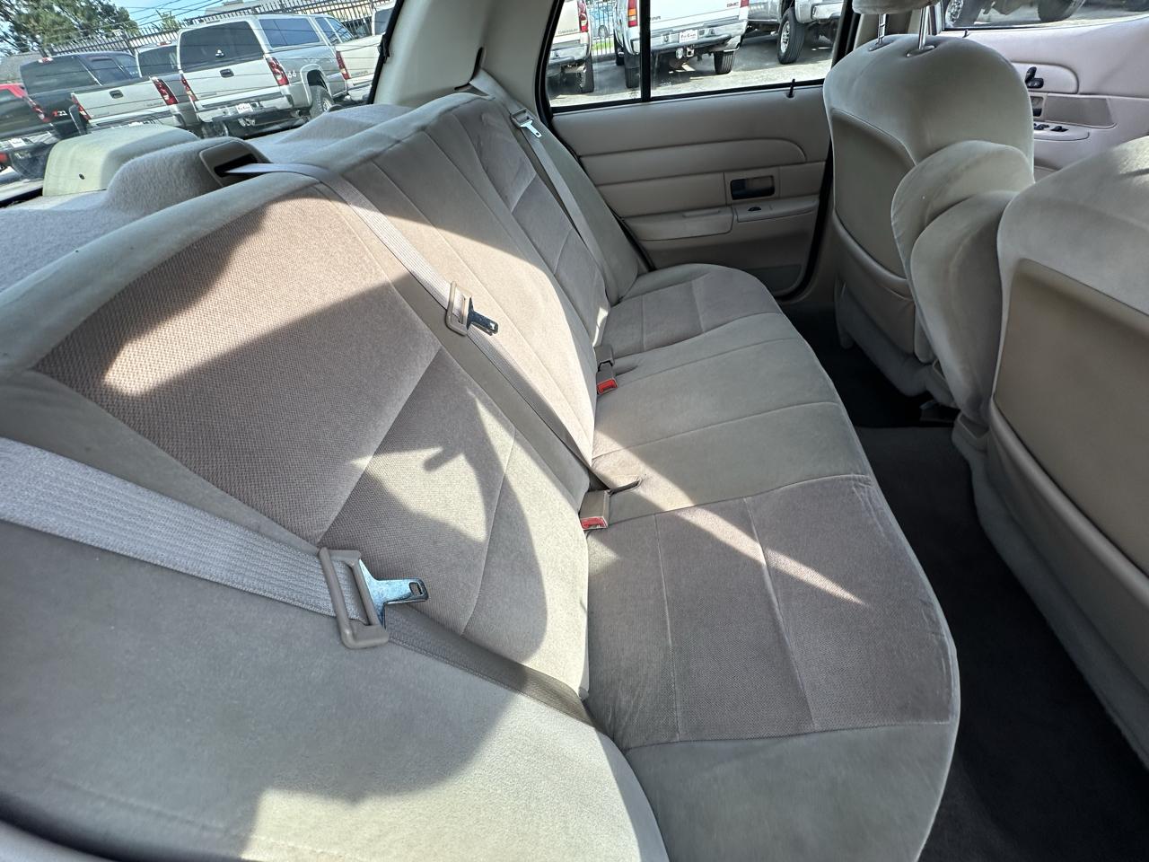 Ford Crown Victoria 4dr Sedan 2005