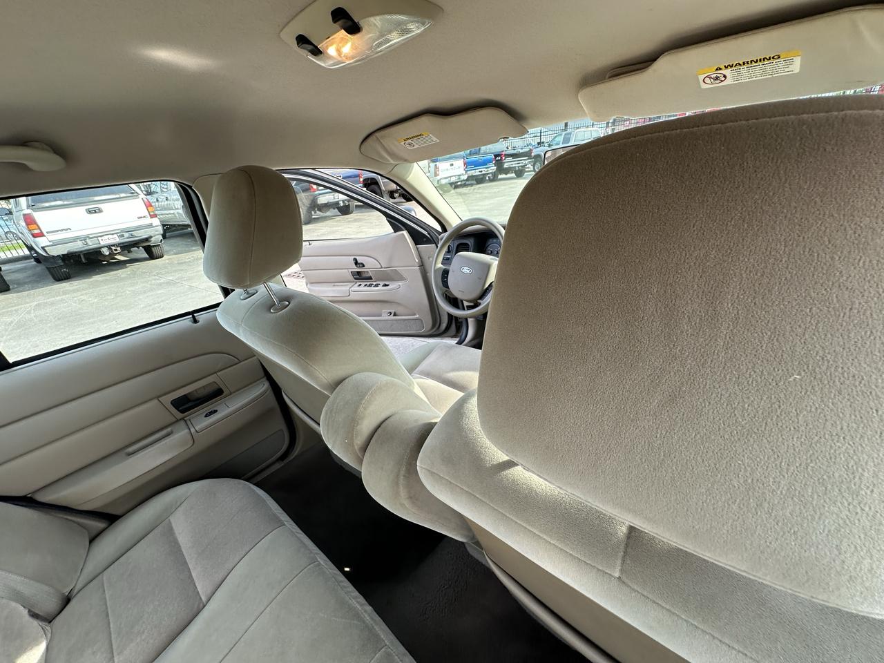 Ford Crown Victoria 4dr Sedan 2005