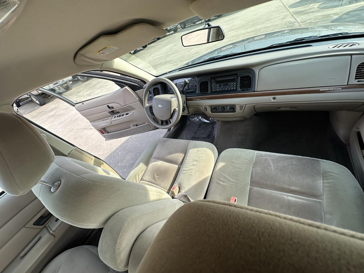 Ford Crown Victoria 4dr Sedan 2005