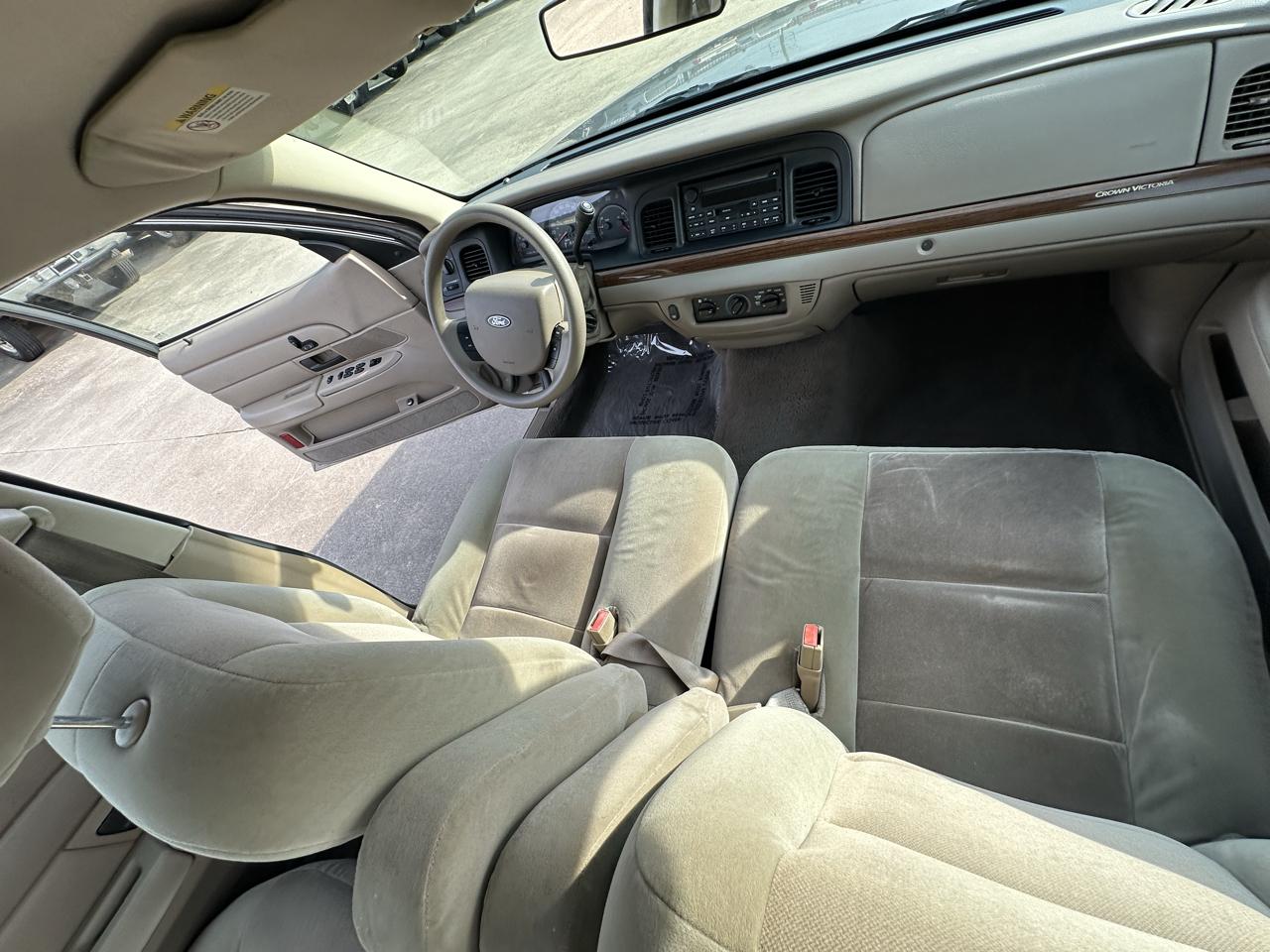 Ford Crown Victoria 4dr Sedan 2005