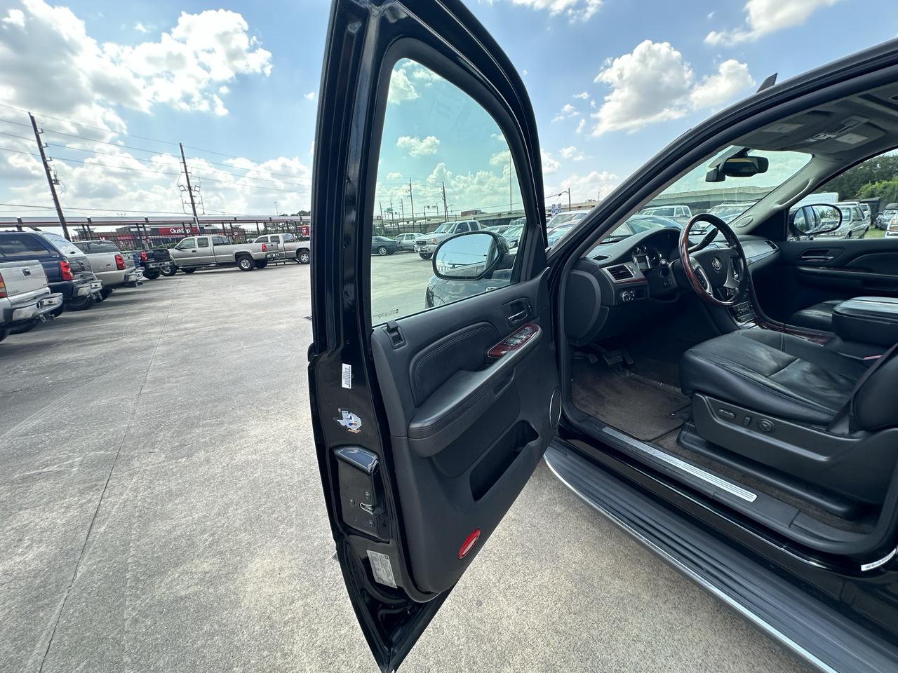 Cadillac Escalade ESV AWD 2009