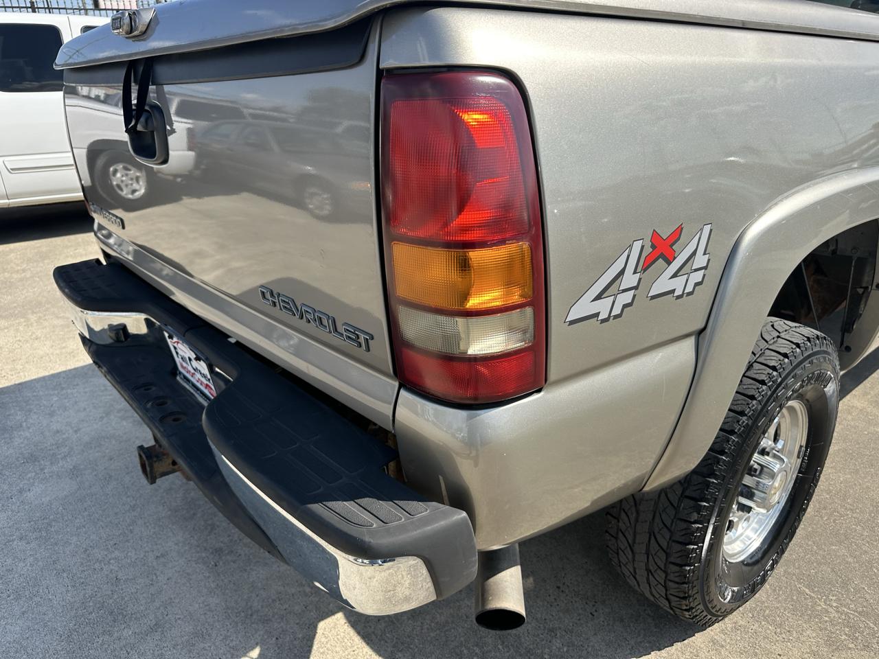 Chevrolet Silverado 2500HD LS Crew Cab Short Bed 4WD 2002