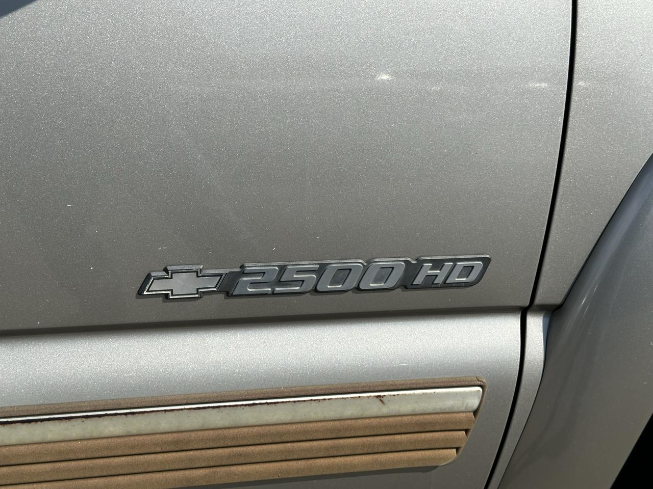 Chevrolet Silverado 2500HD LS Crew Cab Short Bed 4WD 2002