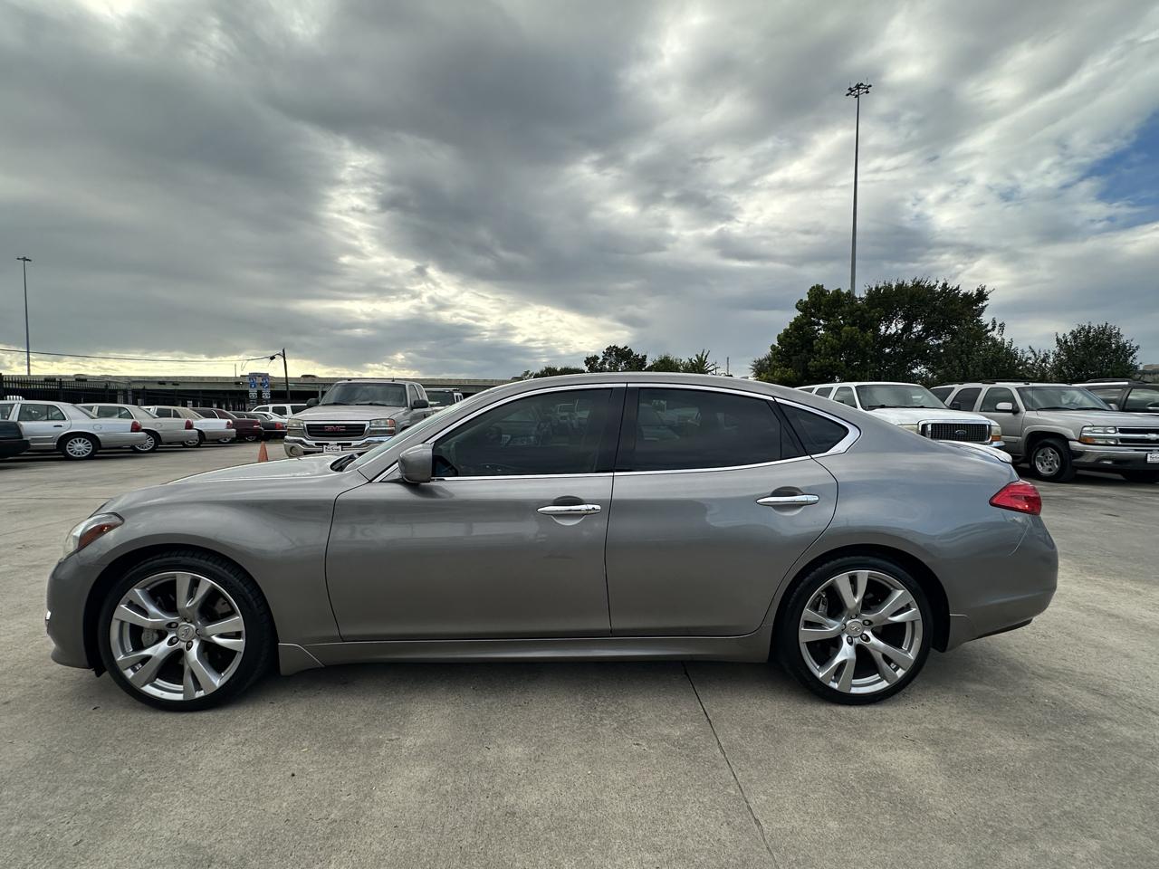 Infiniti M  2011