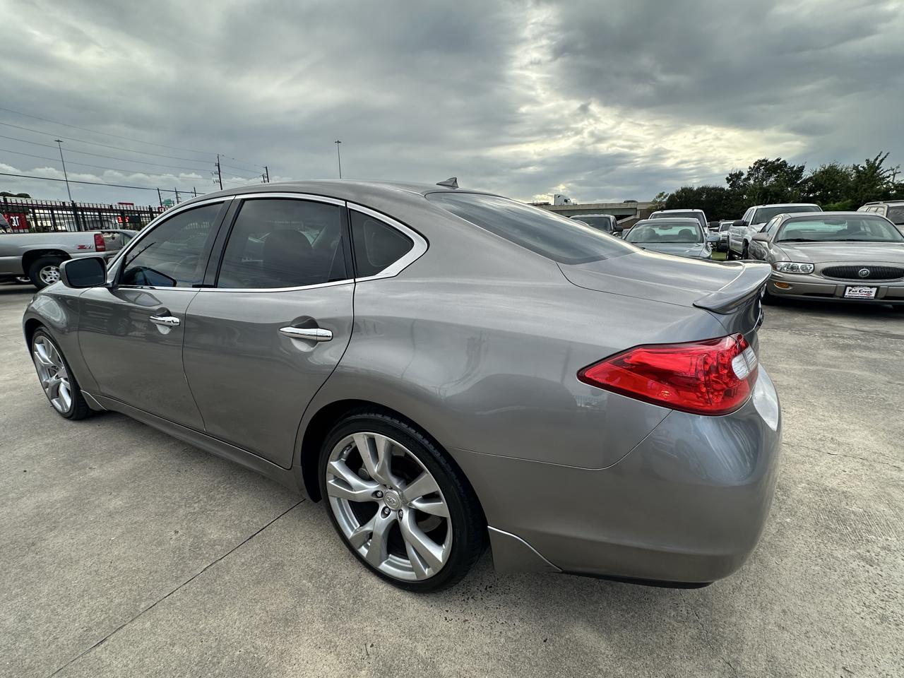 Infiniti M  2011