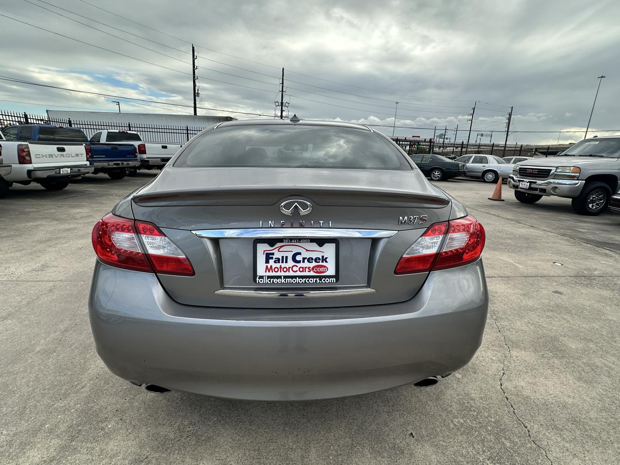 Infiniti M  2011