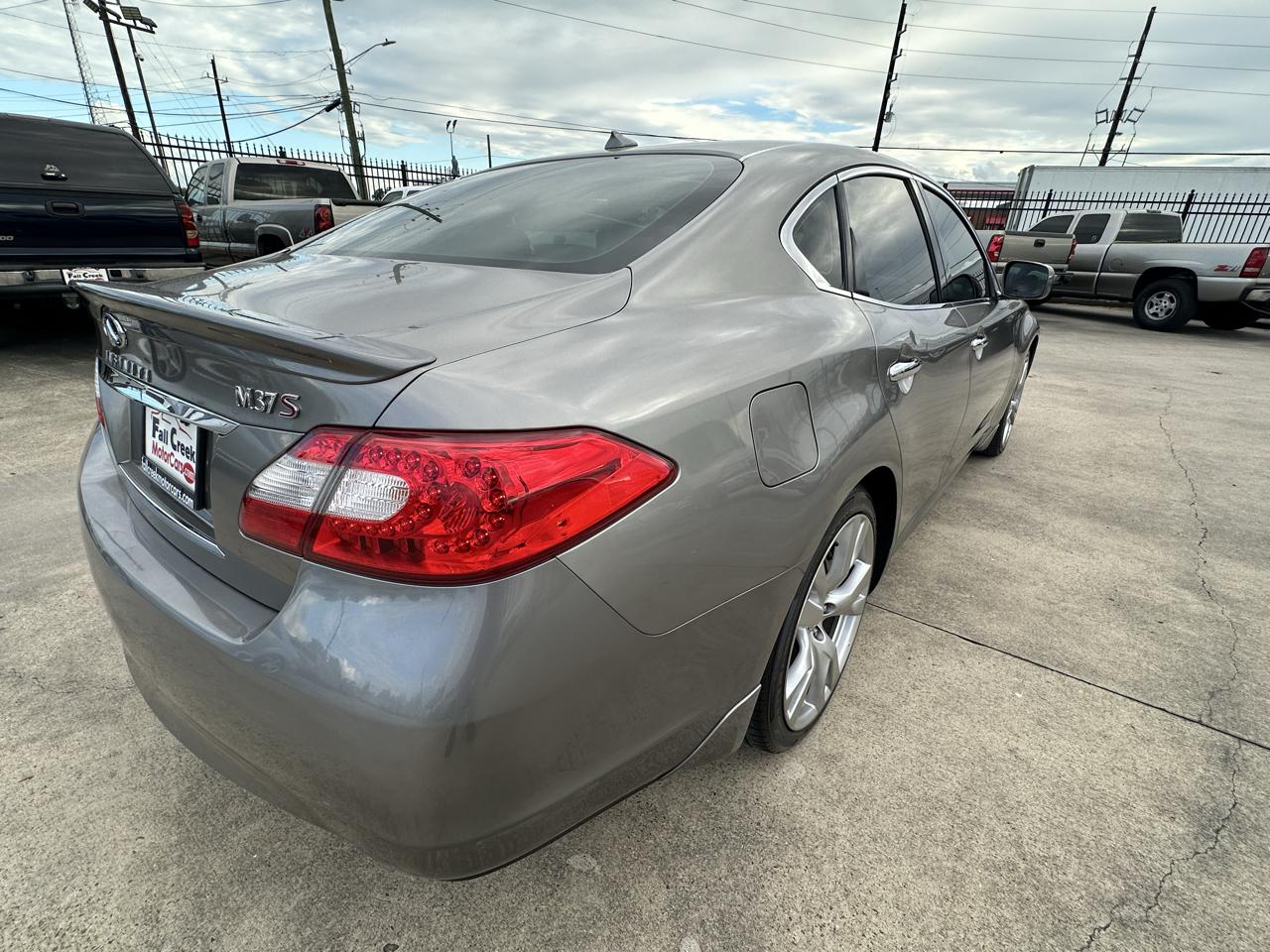 Infiniti M  2011
