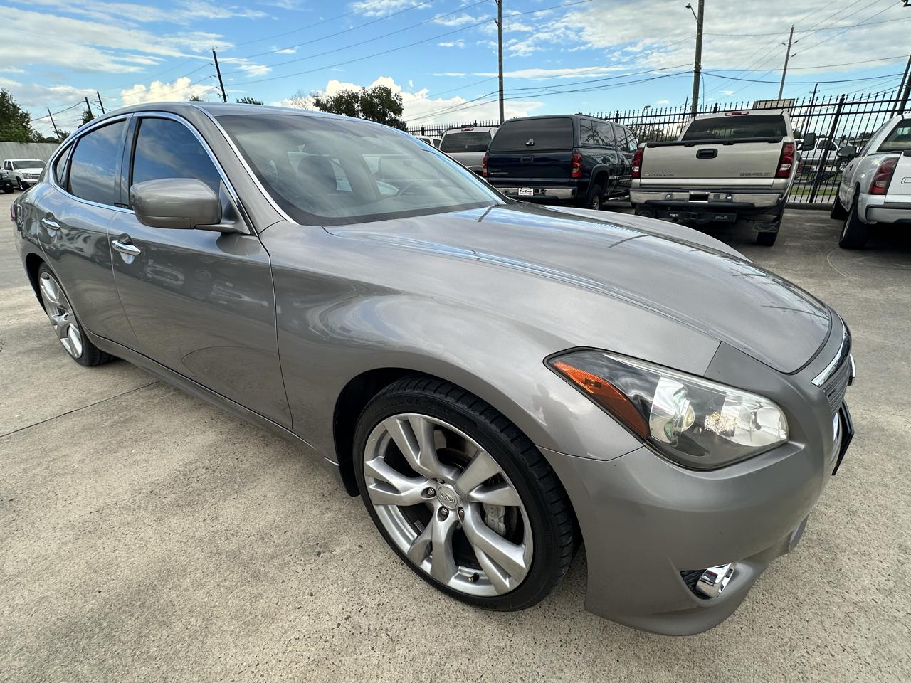Infiniti M  2011