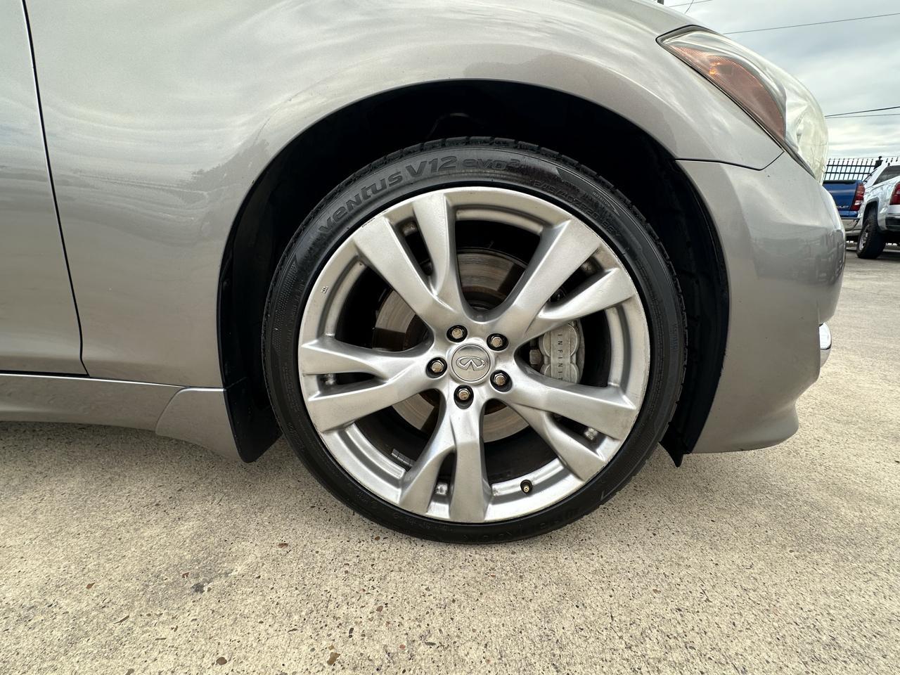 Infiniti M  2011