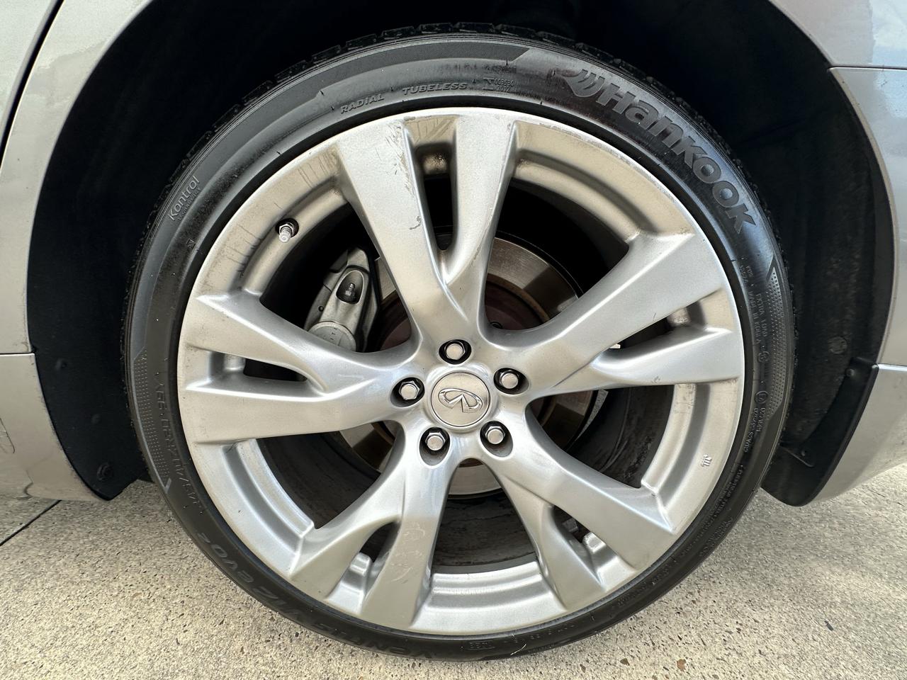 Infiniti M  2011