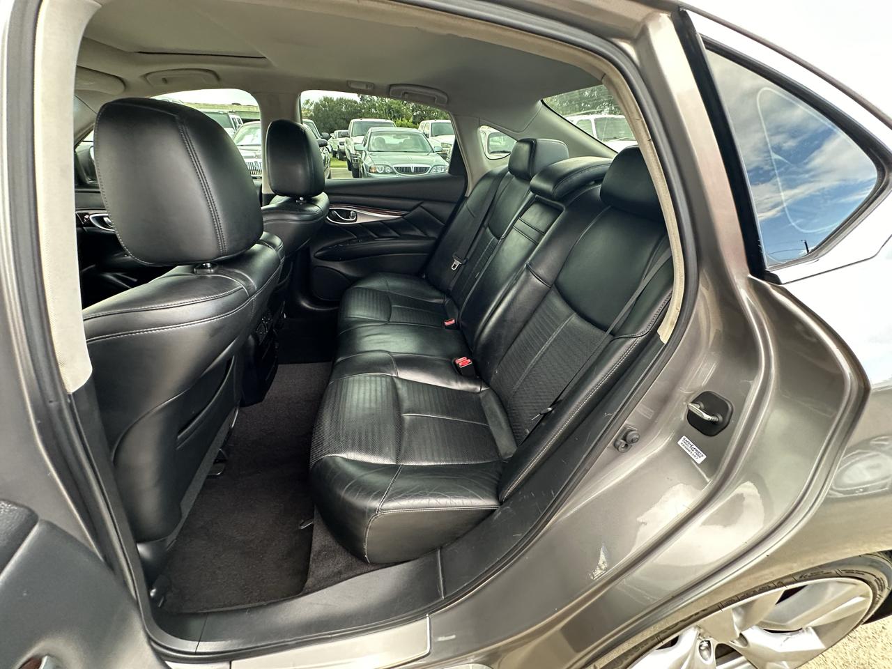 Infiniti M  2011