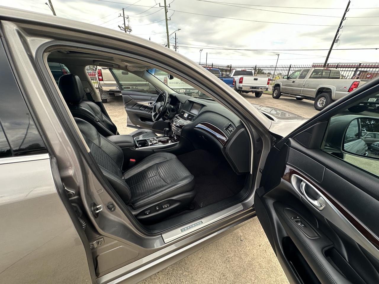Infiniti M  2011