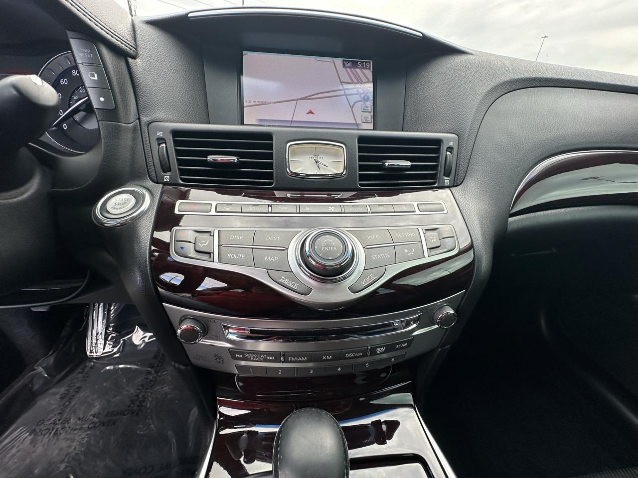 Infiniti M  2011