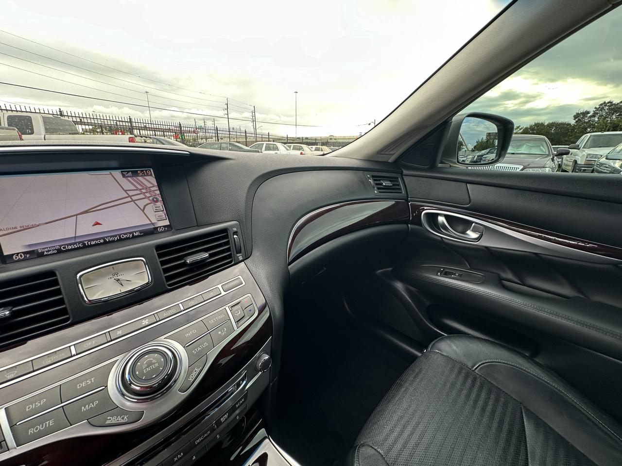Infiniti M  2011