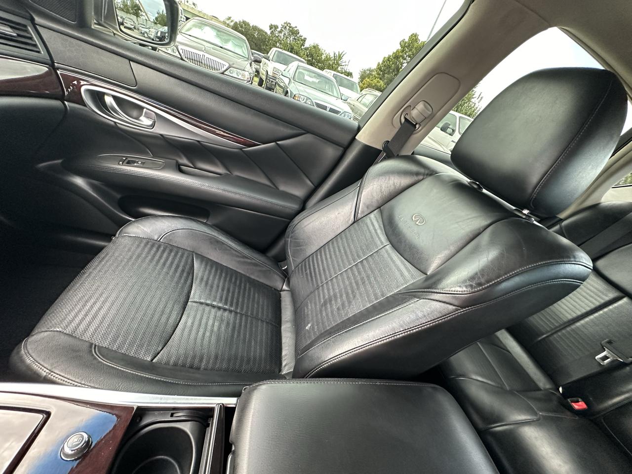 Infiniti M  2011